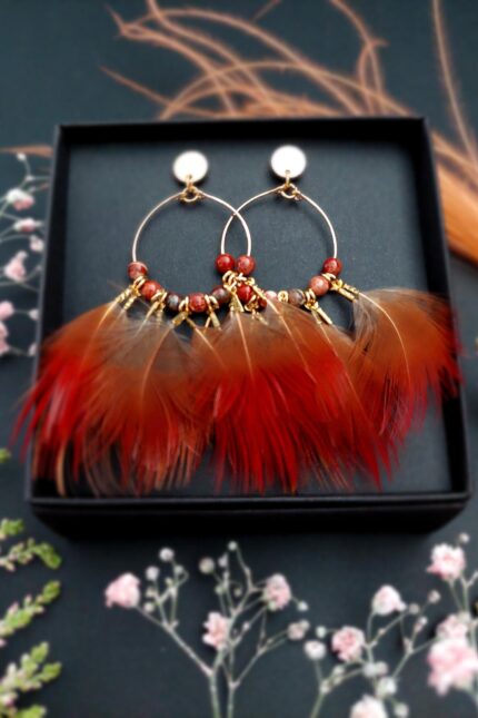 Kõrvarõngad oranžide sulgedega