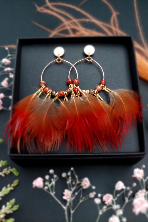 Kõrvarõngad oranžide sulgedega