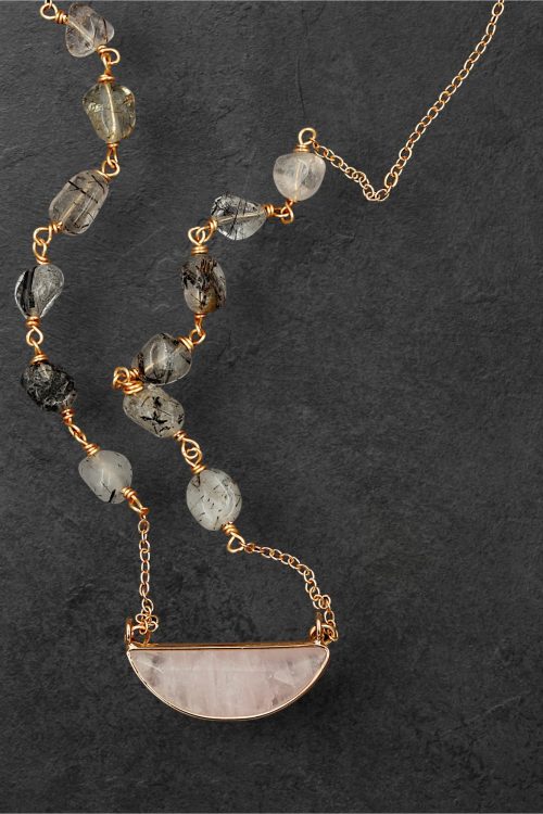 Kaelaehe roosa ja rutiilnõeltega kvartsiga