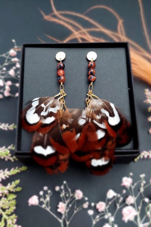 Kõrvarõngad liivakivi ja sulgedega