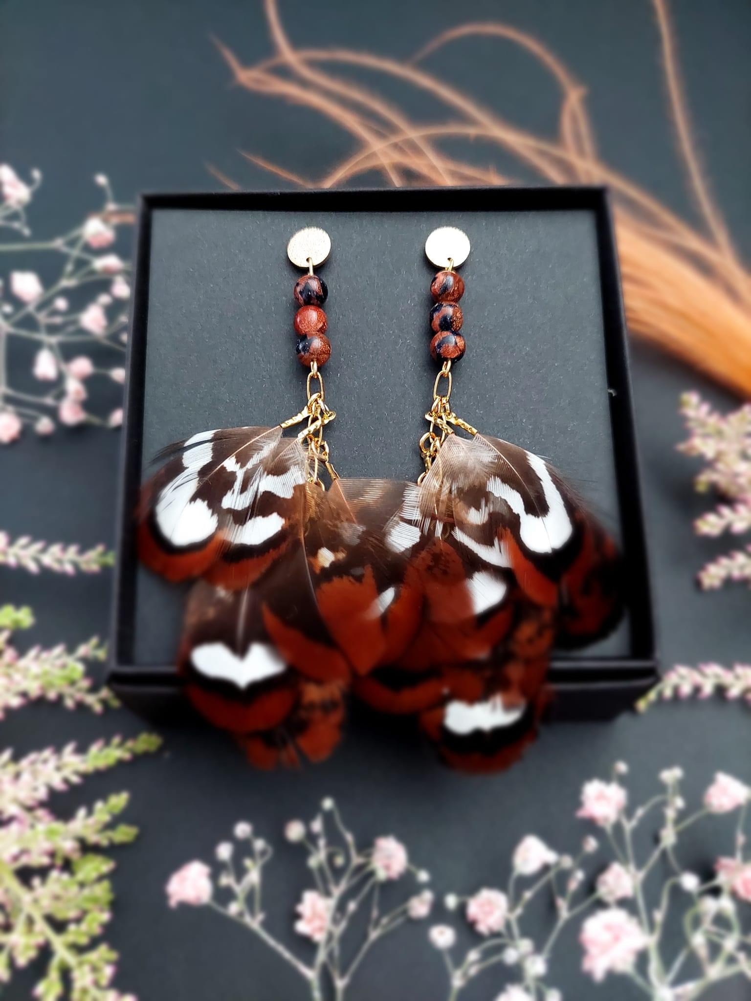 Kõrvarõngad liivakivi ja sulgedega