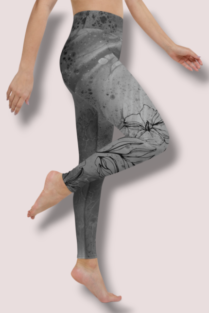 Hallil taustal mustad lilled